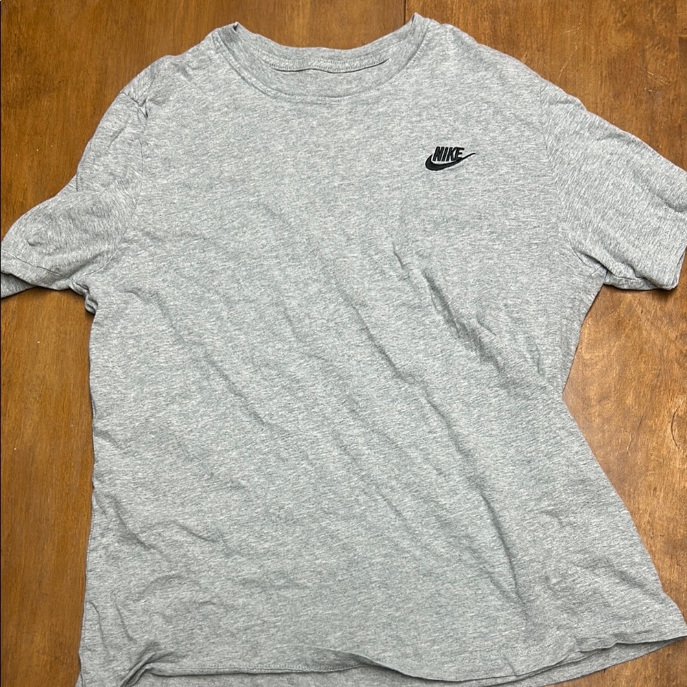 Nike Men's Gray T-Shirt